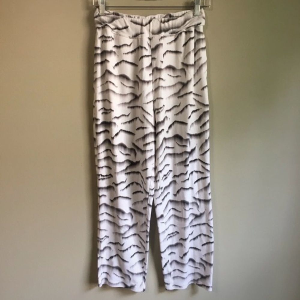 Varley small grey and white pants